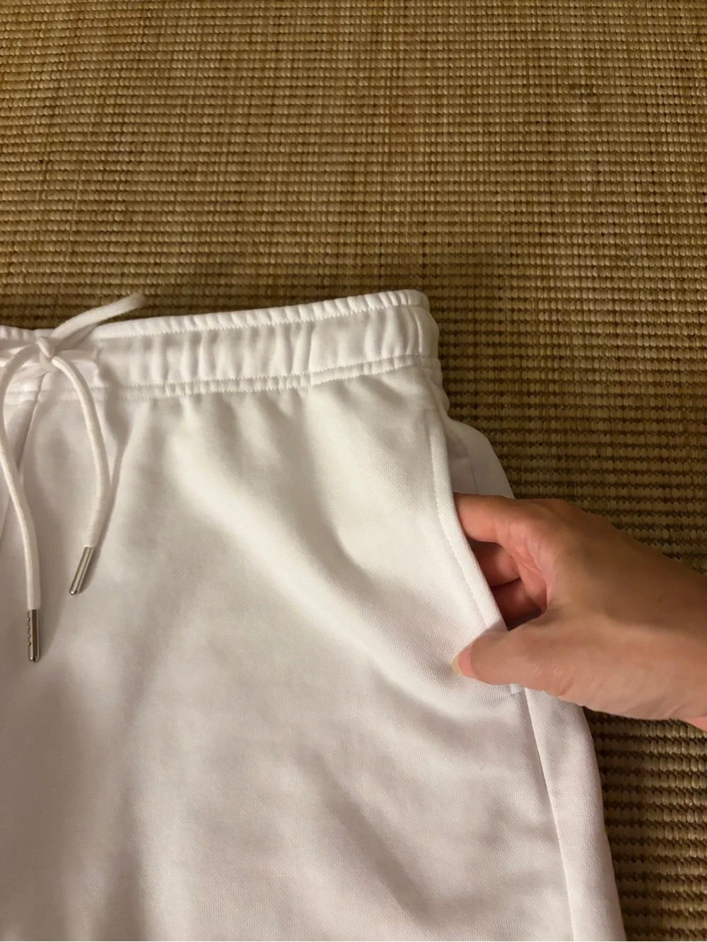 Cropped capri sweatpants long shorts in white